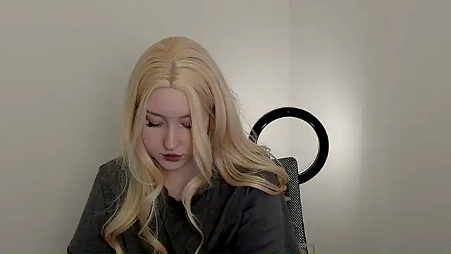 Stella MoonLight online show from 12/20/25, 04:32