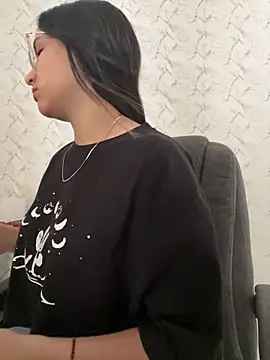 Val12777 online show from 12/18/25, 04:22