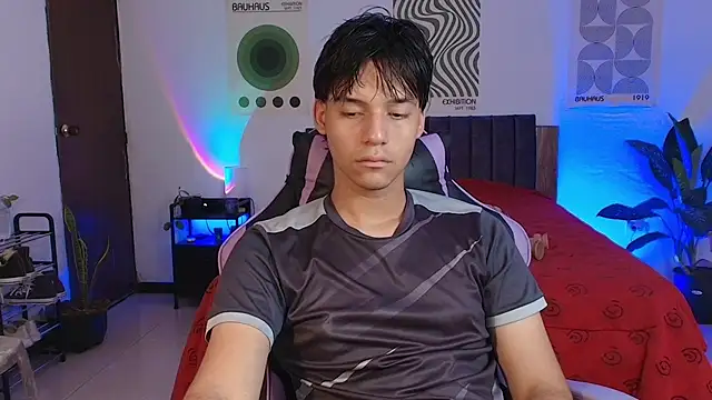 CrisotpherMoretti online show from 12/16/25, 05:17