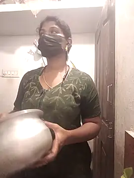 Snapshot of tamilsaisree chatting on 03/17/26, 05:10 tamilsaisree online show from 03/17/26, 05:10