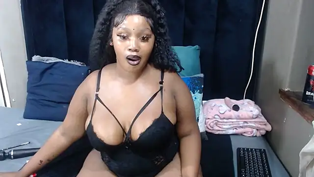 Snapshot of THICKBARBIE32 chatting on 05/13/26, 10:50 THICKBARBIE32 online show from 05/13/26, 10:50