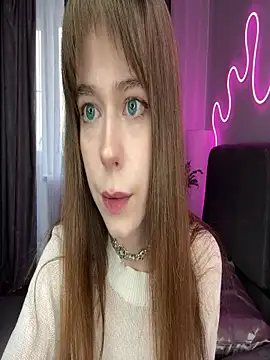 Snapshot of Moonliiine chatting on 12/16/25, 05:55 Moonliiine online show from 12/16/25, 05:55