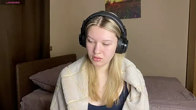 SkyeDavis online show from 02/04/26, 06:47