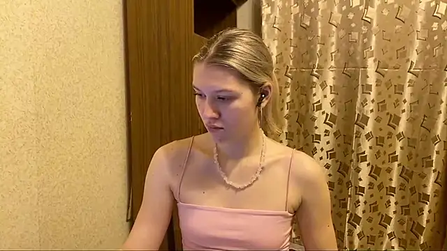 SkyeDavis online show from 12/19/25, 07:16