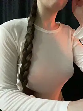 Snapshot of shrie_beverly0000 chatting on 12/18/25, 10:24 shrie beverly0000 online show from 12/18/25, 10:24