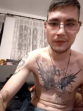 hotchris0708 online show from 12/17/25, 08:03