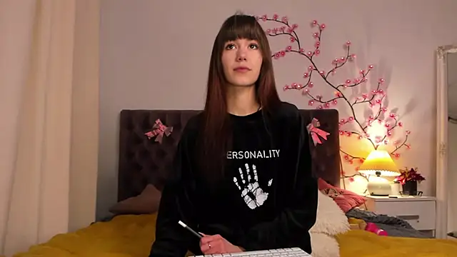 MilanaHotts online show from 02/05/26, 06:42