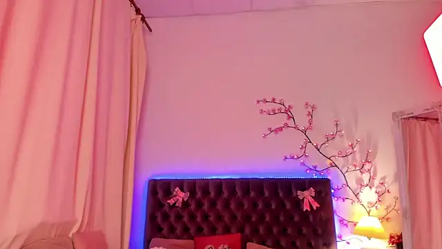 MilanaHotts online show from 04/12/26, 05:33