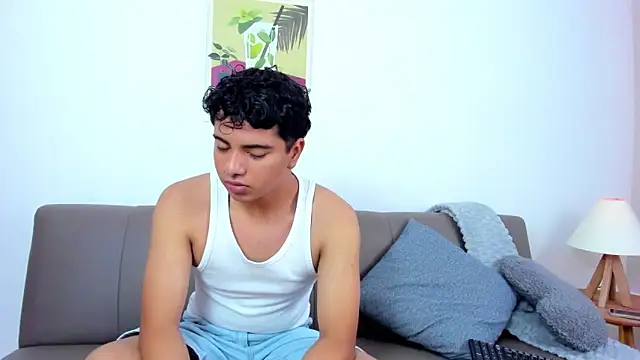 Snapshot of cherry_blossom77 chatting on 12/17/25, 02:11 cherry blossom77 online show from 12/17/25, 02:11