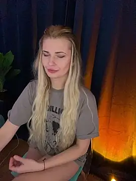 Snapshot of WetHotMilfaa chatting on 12/20/25, 10:23 WetHotMilfaa online show from 12/20/25, 10:23