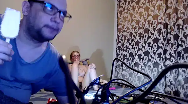 yunis32 online show from 01/20/25, 06:43