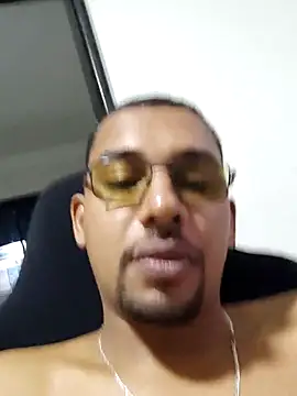 Snapshot of Reis001122 chatting on 05/30/26, 05:03 Reis001122 online show from 05/30/26, 05:03