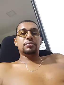 Snapshot of Reis001122 chatting on 05/10/26, 04:05 Reis001122 online show from 05/10/26, 04:05