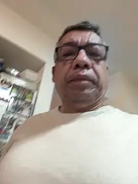 Snapshot of tigre6911 chatting on 12/16/25, 09:35 tigre6911 online show from 12/16/25, 09:35