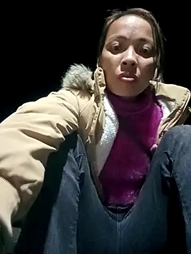 Snapshot of Andrea-688 chatting on 12/17/25, 03:28 Andrea-688 online show from 12/17/25, 03:28