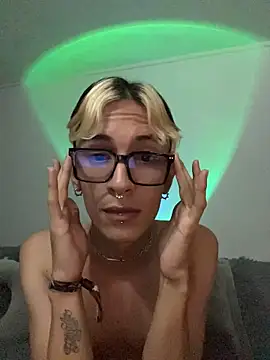 Snapshot of Dracco_Velour_ chatting on 02/21/26, 05:09 Dracco Velour online show from 02/21/26, 05:09