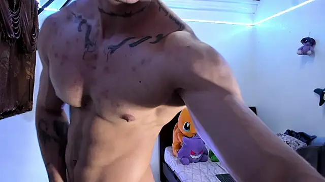 Snapshot of Bull__fit chatting on 06/10/26, 04:13 Bull fit online show from 06/10/26, 04:13