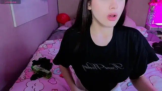 Snapshot of Holly__Bush chatting on 02/22/26, 03:24 Holly Bush online show from 02/22/26, 03:24