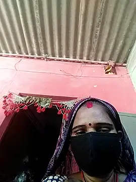 Snapshot of Karisma_sekhavat chatting on 12/18/25, 07:24 Karisma sekhavat online show from 12/18/25, 07:24