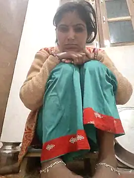 Snapshot of Lucky_hote chatting on 12/17/25, 01:10 Lucky hote online show from 12/17/25, 01:10