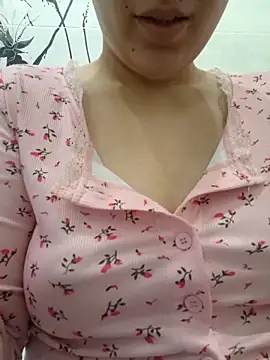 Snapshot of Emilyhomegirl1 chatting on 12/19/25, 07:33 Emilyhomegirl1 online show from 12/19/25, 07:33