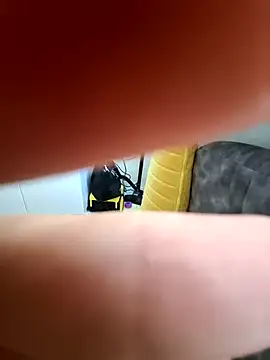 Snapshot of Emilyhomegirl1 chatting on 12/21/25, 05:42 Emilyhomegirl1 online show from 12/21/25, 05:42