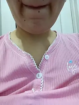 Snapshot of Emilyhomegirl1 chatting on 02/03/26, 02:33 Emilyhomegirl1 online show from 02/03/26, 02:33