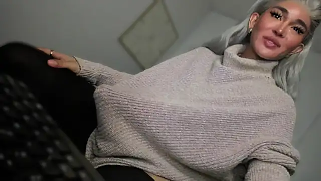 Snapshot of mxshemale_ladyboy chatting on 03/01/26, 03:56 mxshemale ladyboy online show from 03/01/26, 03:56