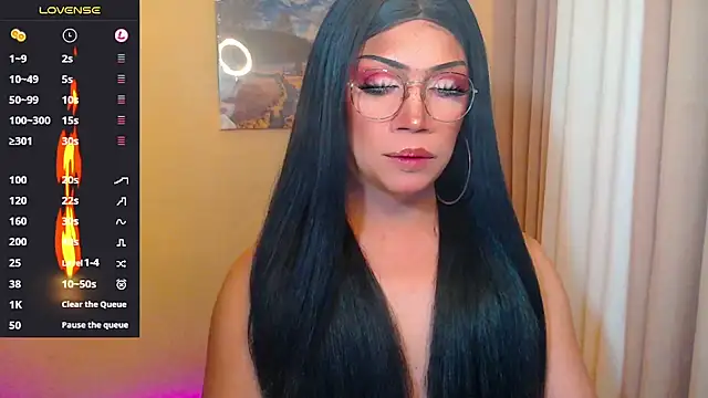 Snapshot of yoursexykaren chatting on 12/18/25, 02:32 yoursexykaren online show from 12/18/25, 02:32