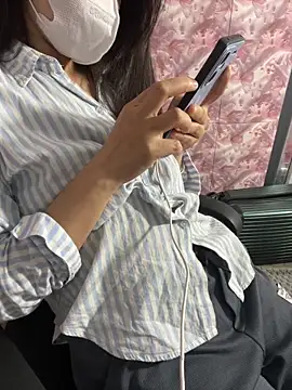 Snapshot of Sisilaydy_01 chatting on 12/18/25, 05:23 Sisilaydy 01 online show from 12/18/25, 05:23