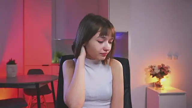 Leyla crsh online show from 04/15/26, 06:30