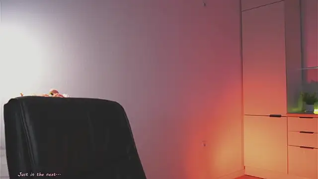 Leyla crsh online show from 04/18/26, 05:10