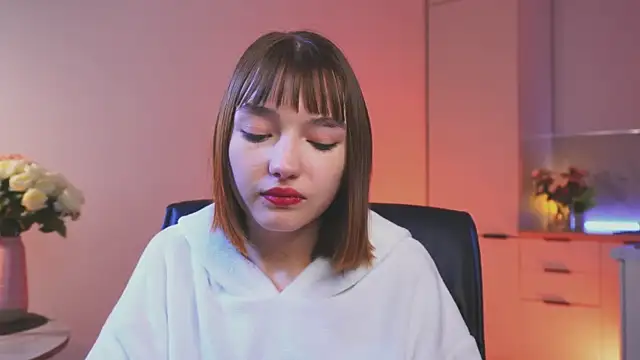 Leyla crsh online show from 04/23/26, 12:29