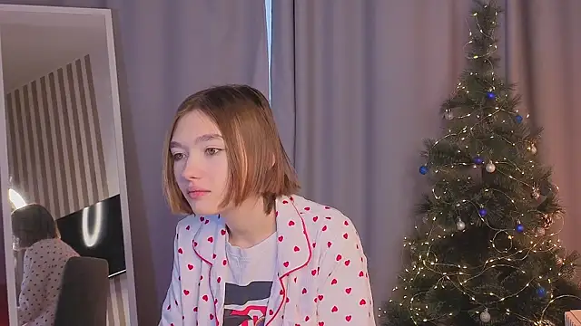 Snapshot of Leyla_crsh chatting on 12/17/25, 05:34 Leyla crsh online show from 12/17/25, 05:34