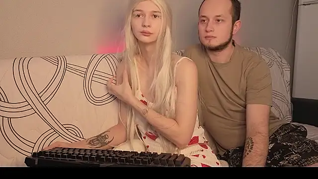 Pearl couple online show from 03/01/26, 09:09