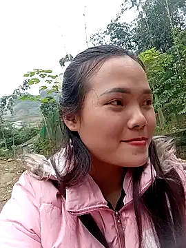 Snapshot of nhoanhlam chatting on 12/17/25, 02:16 nhoanhlam online show from 12/17/25, 02:16