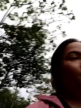 Snapshot of nhoanhlam chatting on 12/17/25, 11:43 nhoanhlam online show from 12/17/25, 11:43