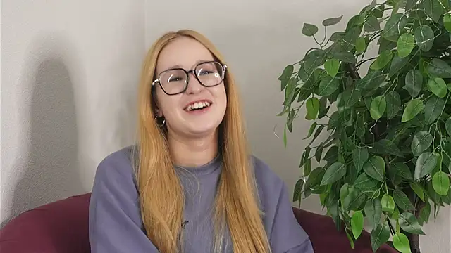 GwynKnispel online show from 12/18/25, 10:19