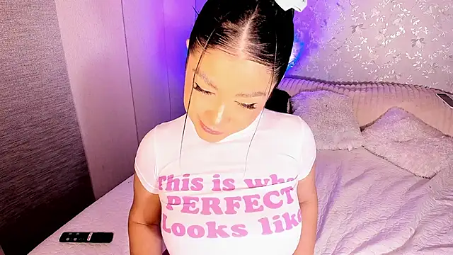 AntonellaFerrerr 1 online show from 04/22/26, 04:52