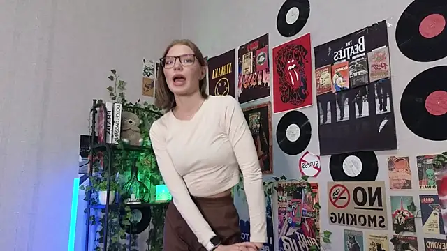 JeaneneWoltz online show from 12/21/25, 09:22