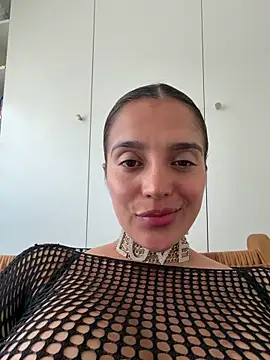 lara beker online show from 05/04/26, 04:21