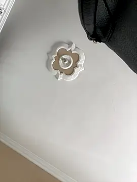 Snapshot of sophie-honey chatting on 12/18/25, 02:21 sophie-honey online show from 12/18/25, 02:21