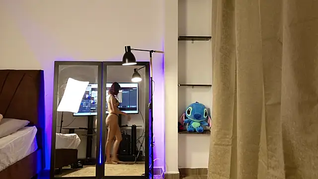 sweet karaa online show from 12/22/25, 12:05