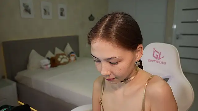 luna young online show from 03/15/26, 06:15