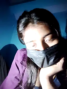 Aaradhya-Rani online show from 12/18/25, 08:34