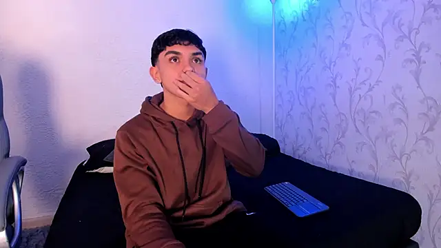 Snapshot of _TaylorBlack chatting on 12/20/25, 11:35 TaylorBlack online show from 12/20/25, 11:35