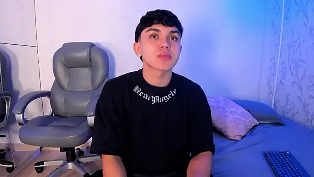 Snapshot of _TaylorBlack chatting on 02/14/26, 11:32 TaylorBlack online show from 02/14/26, 11:32