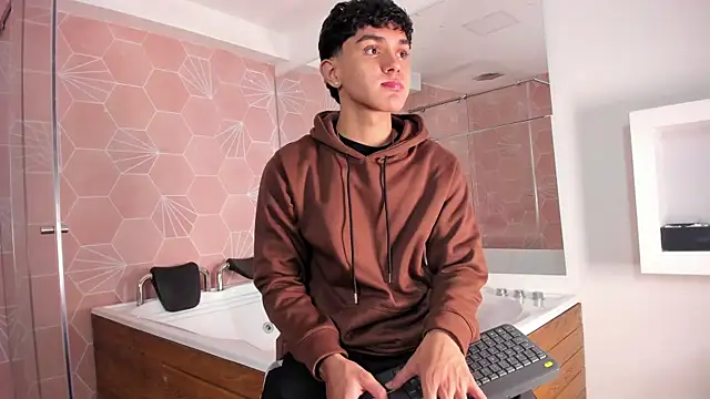 Snapshot of _TaylorBlack chatting on 01/08/26, 11:38 TaylorBlack online show from 01/08/26, 11:38