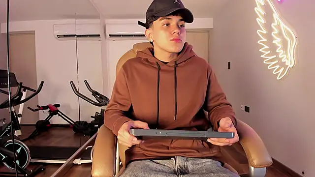  TaylorBlack online show from 04/11/26, 11:25