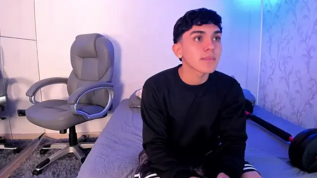 Snapshot of _TaylorBlack chatting on 12/22/25, 11:32 TaylorBlack online show from 12/22/25, 11:32